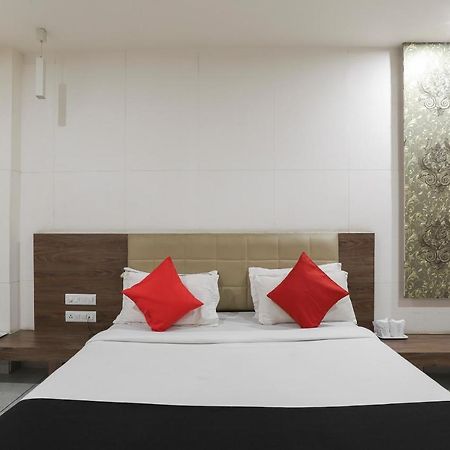 מלון Pātan Apple Residency מראה חיצוני תמונה