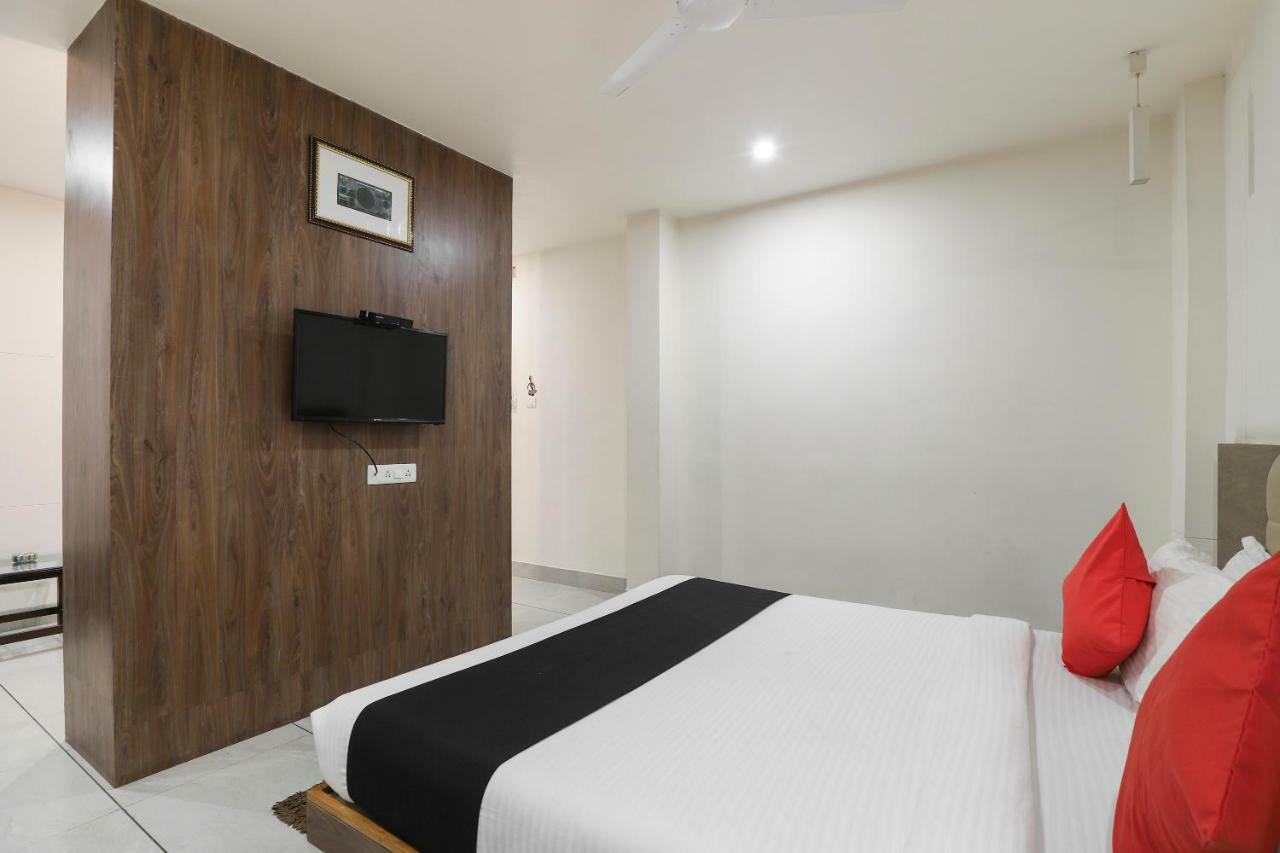 מלון Pātan Apple Residency מראה חיצוני תמונה